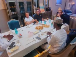 DINER OFFERT PAR LE PRESIDENT BAYE CISS LA RYAD, SA RESIDENCE PRIVEE A SON EXCELLENCE L'AMBASSADEUR D'ALGERIE